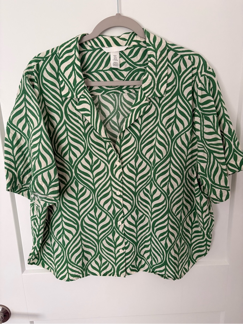 H&M Green and White Leaf Print Short Sleeve Button-Down Shirt